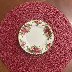 Elegant Royal Albert’s Country Roses fine china bread/dessert plate, 6”. EUC